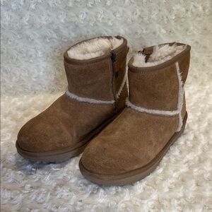 UGG tang short boots with zipper for big girl size 4